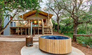 Tente Exterior with Hot Tub